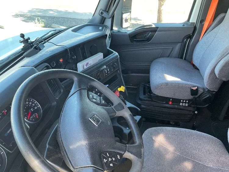 2023 International LT - image 10