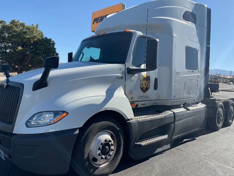 2023 International LT - image 3