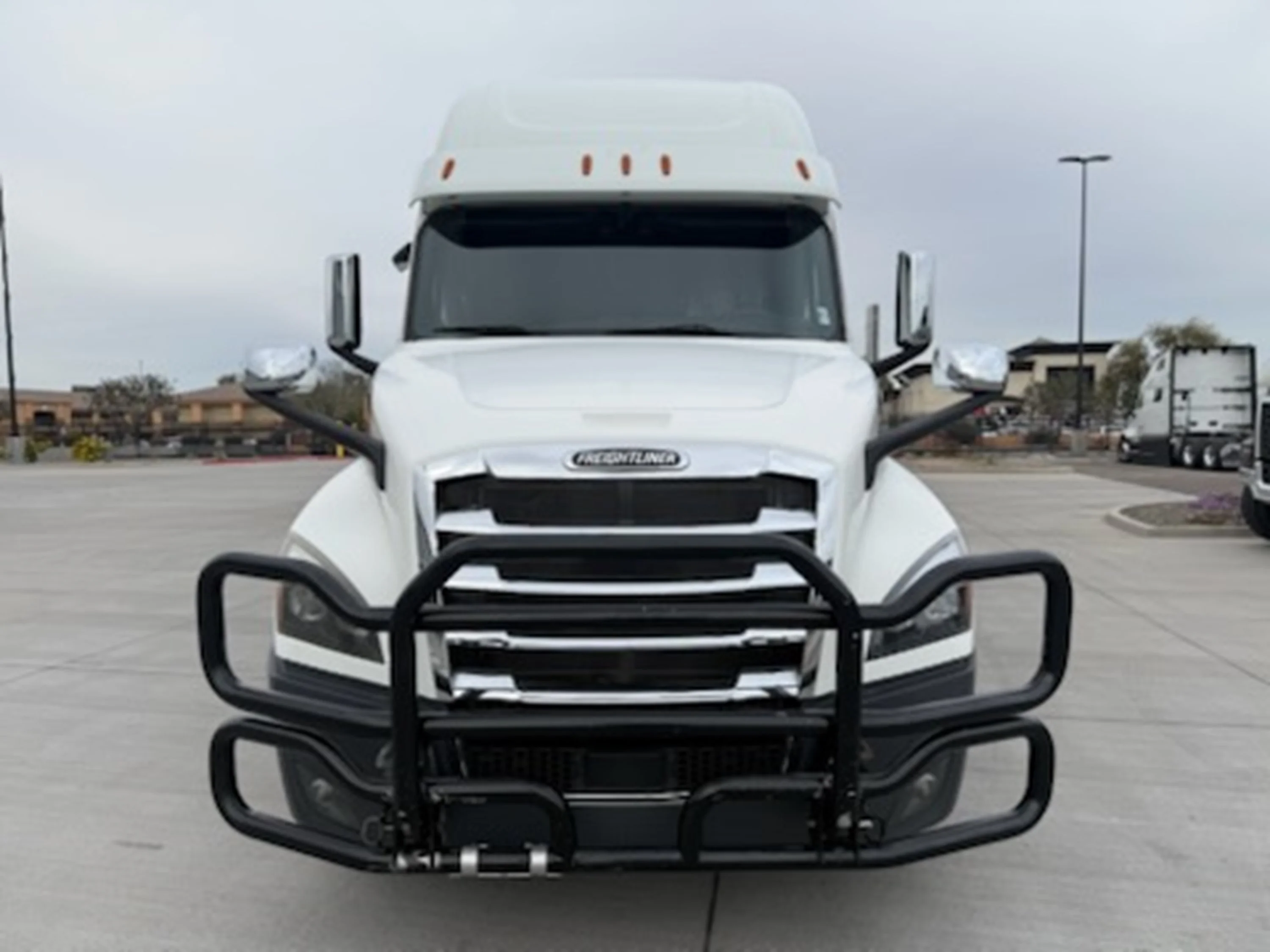 2020 Freightliner Cascadia - image 2