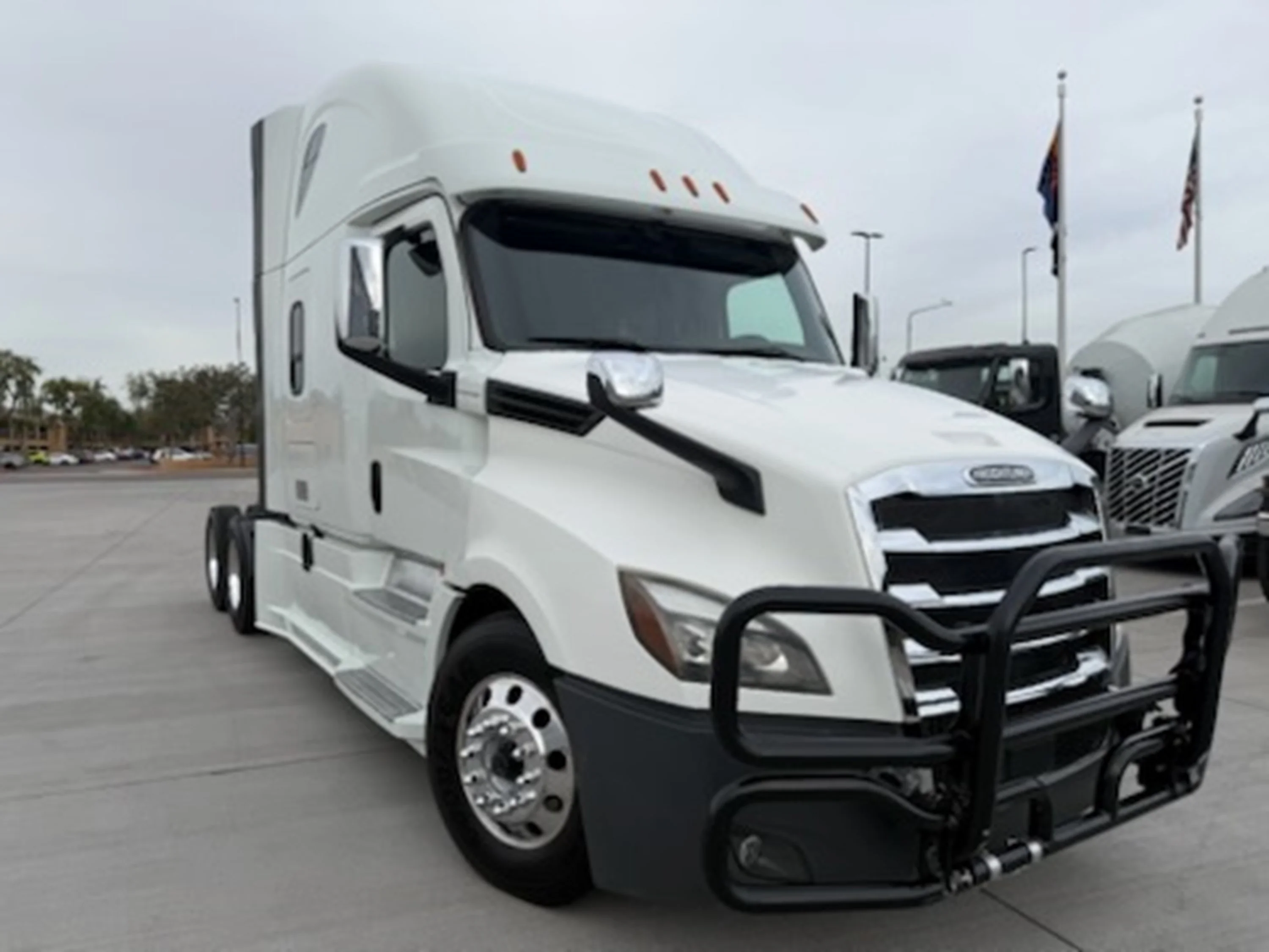 2020 Freightliner Cascadia - image 3