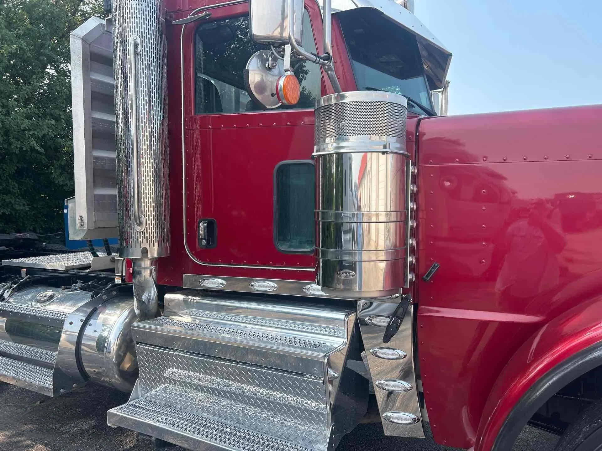 2024 Peterbilt 389 in Zanesville, OH — photo 10