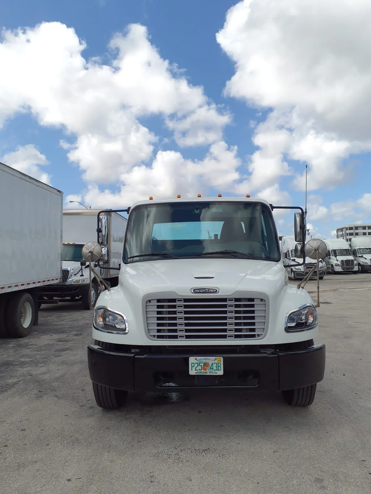 2020 Freightliner M2 106 in Miami, FL — photo 2