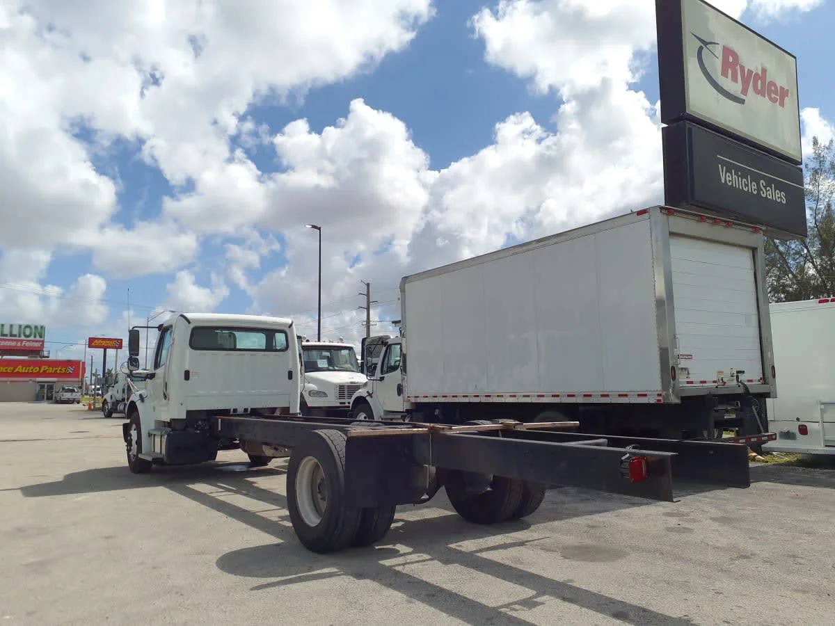 2020 Freightliner M2 106 in Miami, FL — photo 6