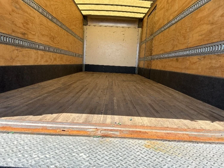 2021 Isuzu NQR in West Babylon, NY — photo 10