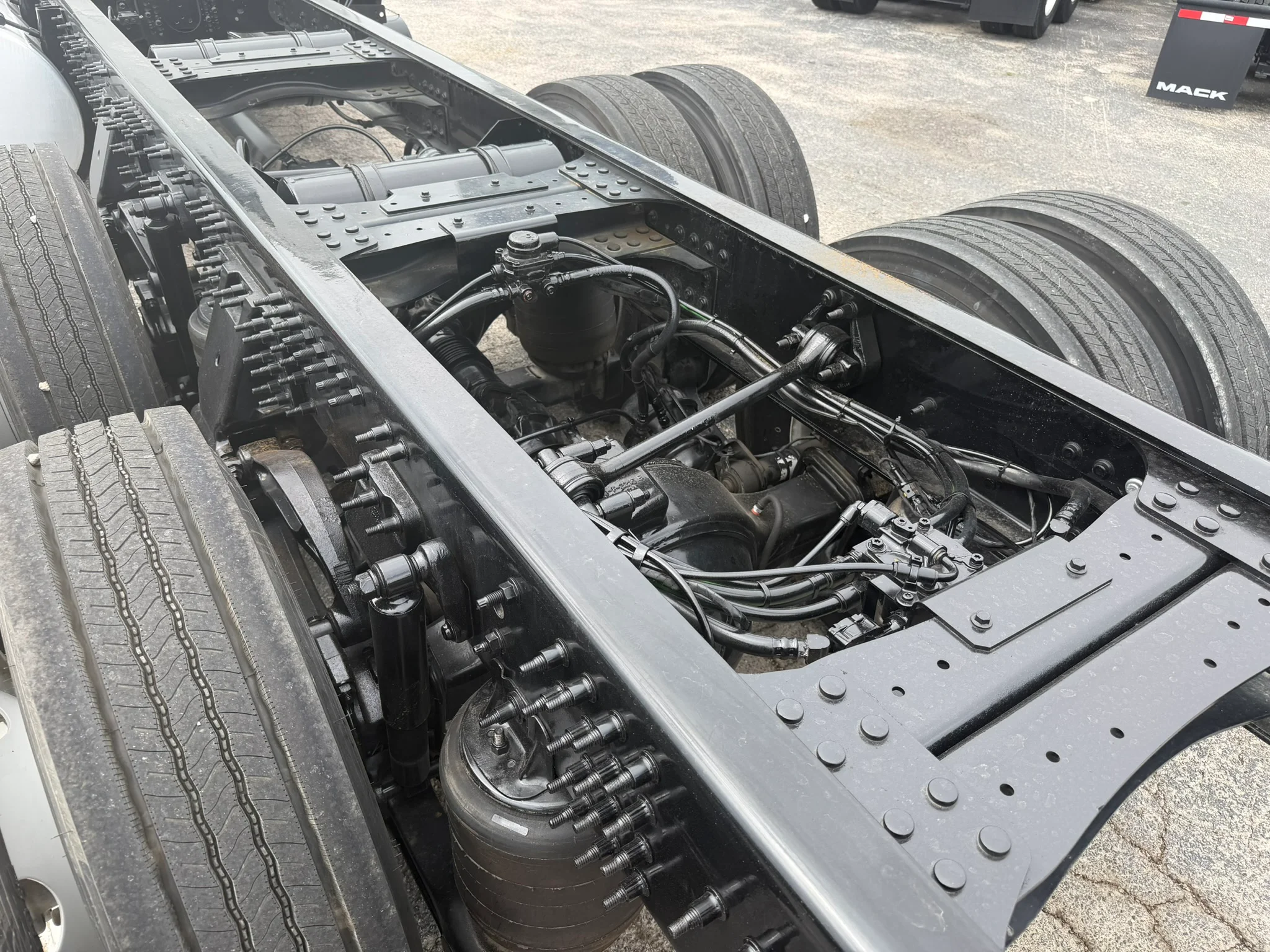 2024 Volvo VHD 300 in Fort Worth, TX — photo 8