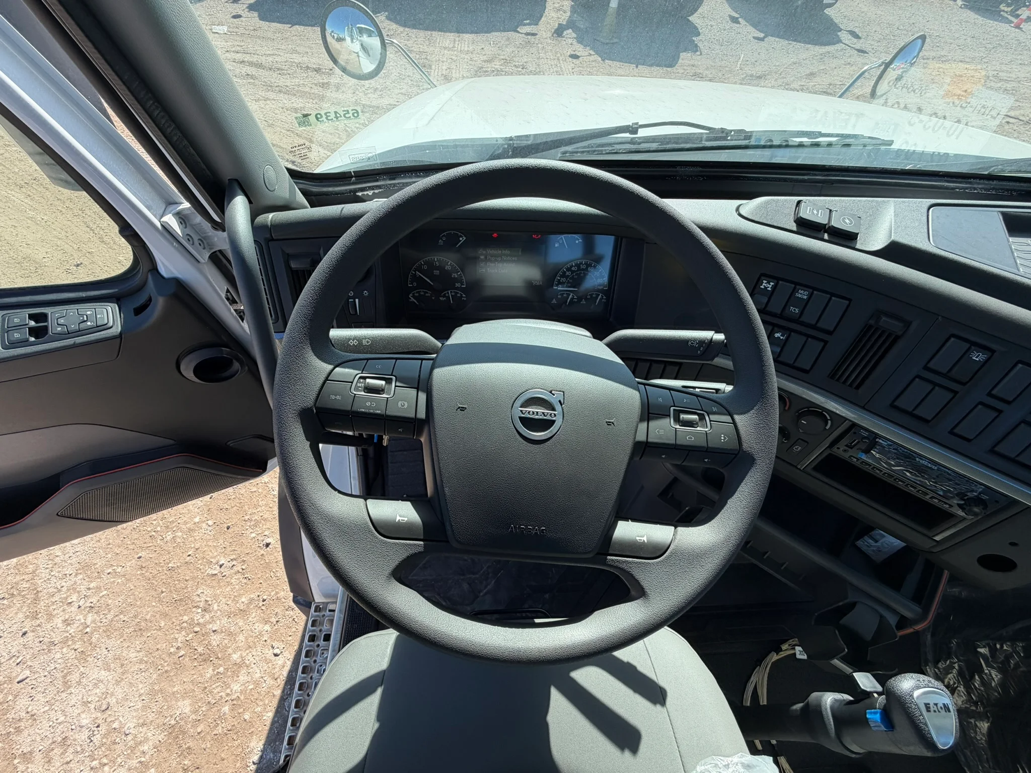2024 Volvo VHD 300 in Fort Worth, TX — photo 10