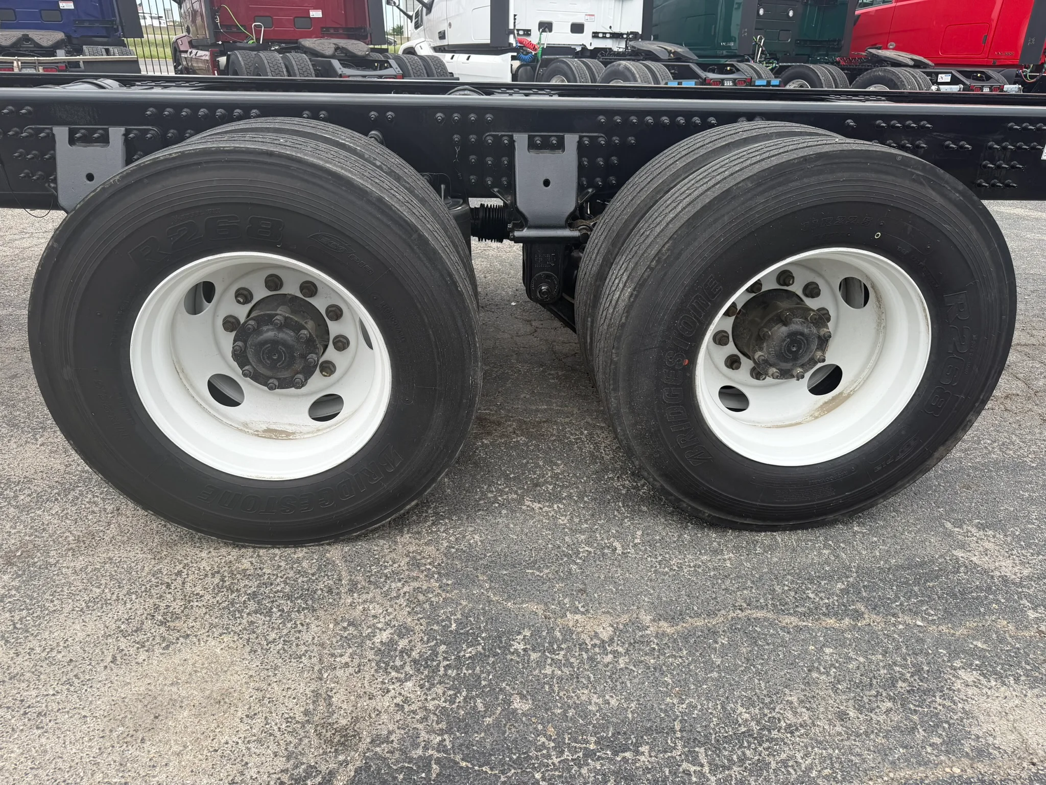 2024 Volvo VHD 300 in Fort Worth, TX — photo 7