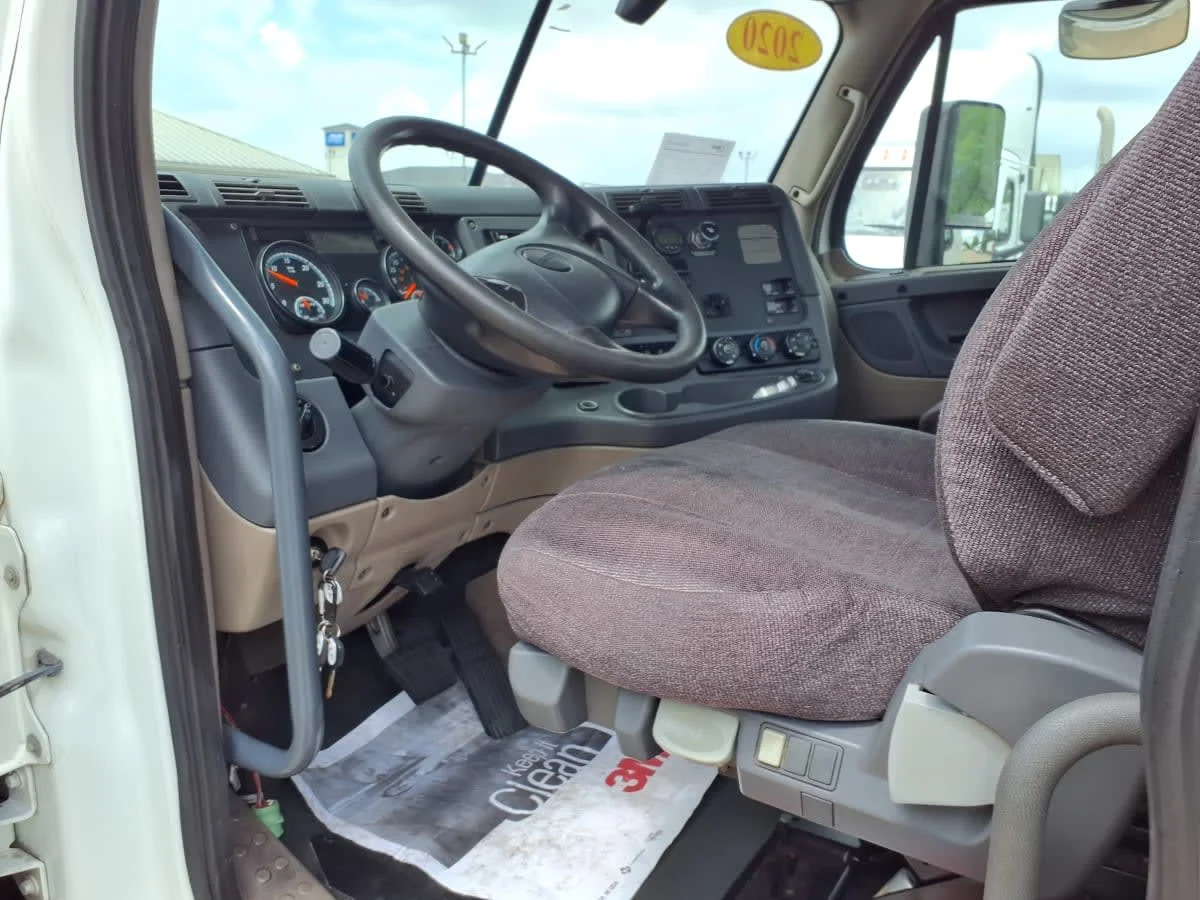 2020 Freightliner Cascadia in Houston, TX — photo 7