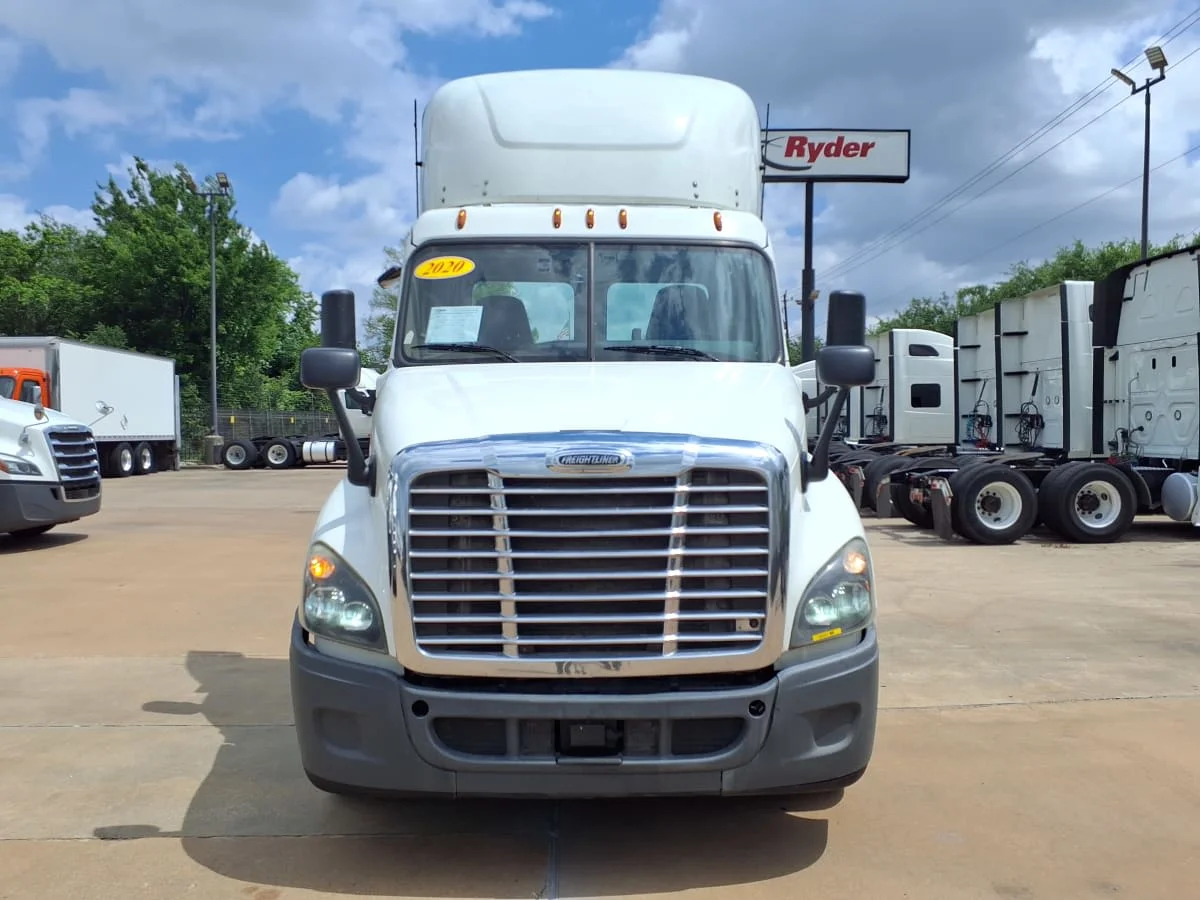 2020 Freightliner Cascadia in Houston, TX — photo 2