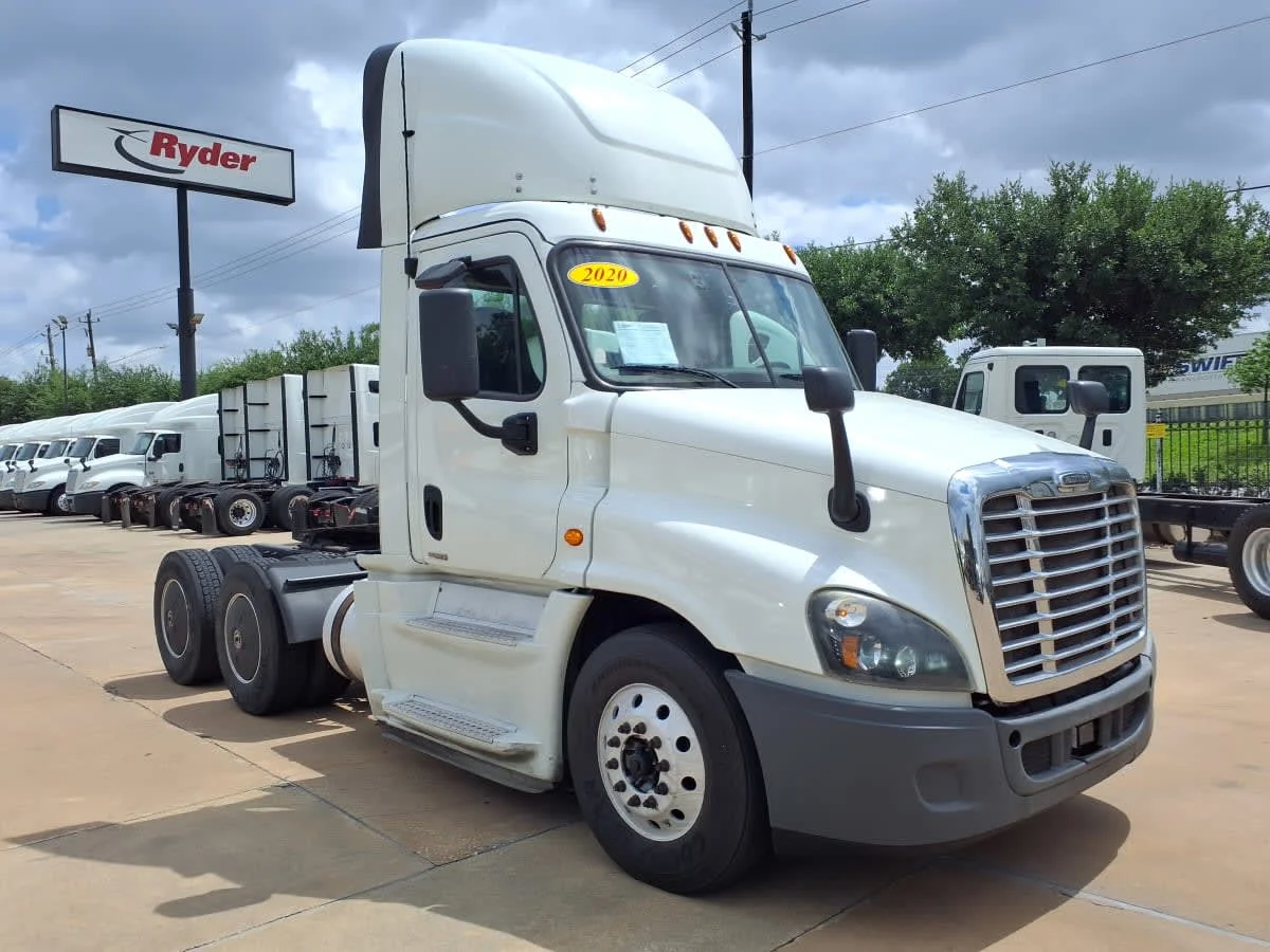 2020 Freightliner Cascadia in Houston, TX — photo 3