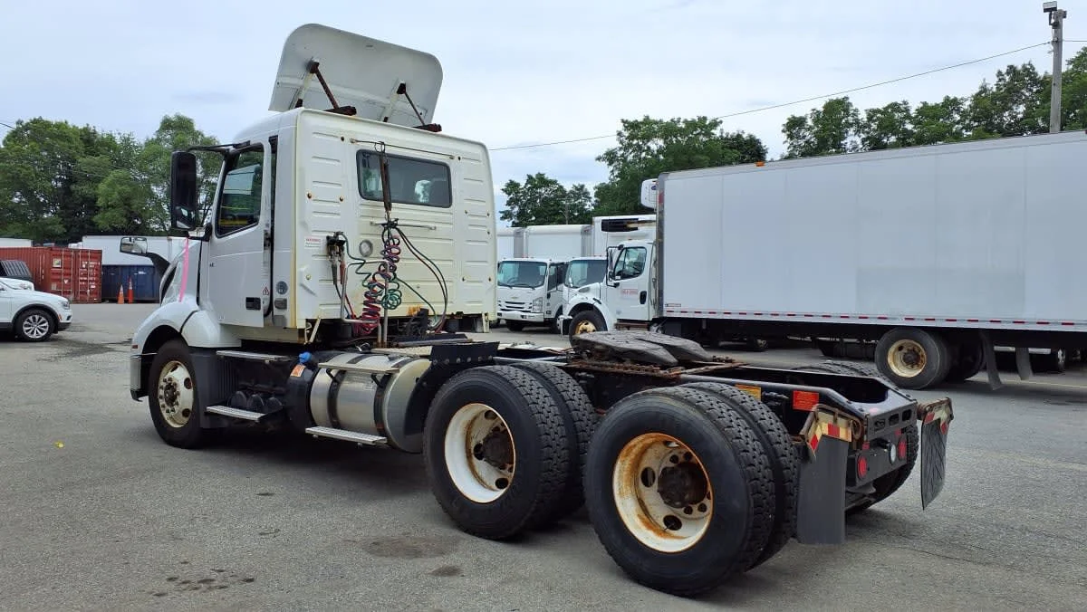 2019 Volvo VNL 860 in Salisbury, MA — photo 6
