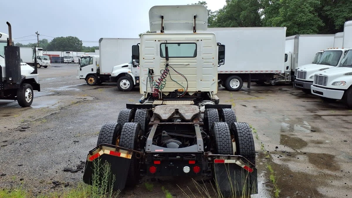 2019 Volvo VNL 860 in Salisbury, MA — photo 5