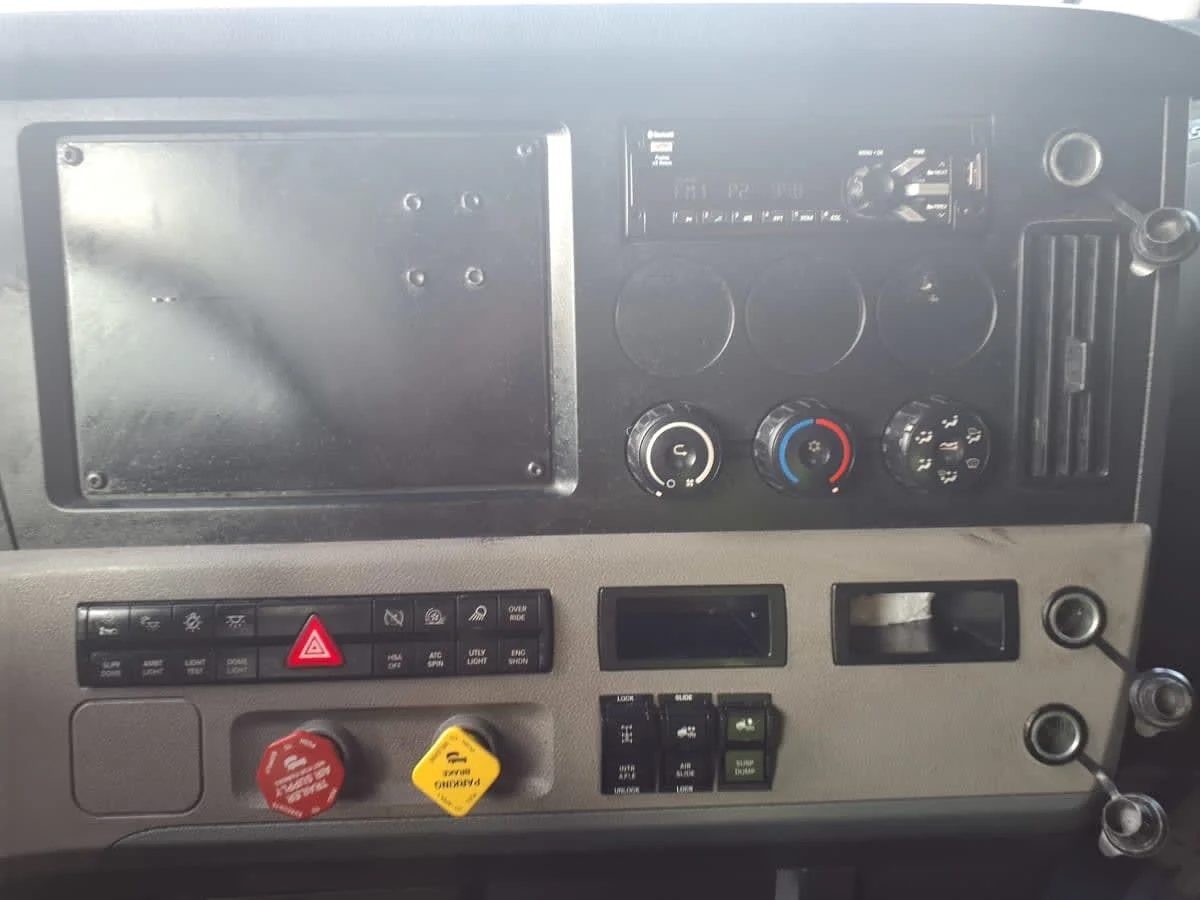 2021 Freightliner Cascadia - image 11