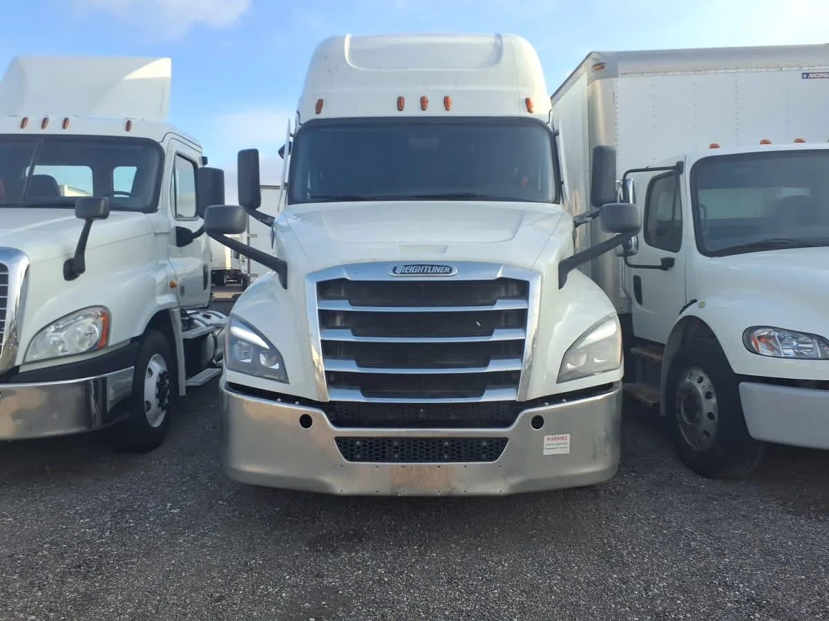 2021 Freightliner Cascadia in Taylor, MI — photo 2