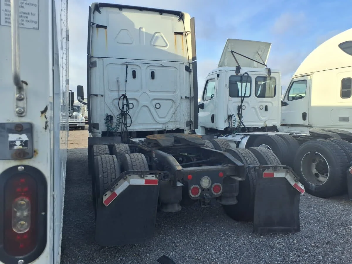 2021 Freightliner Cascadia in Taylor, MI — photo 6