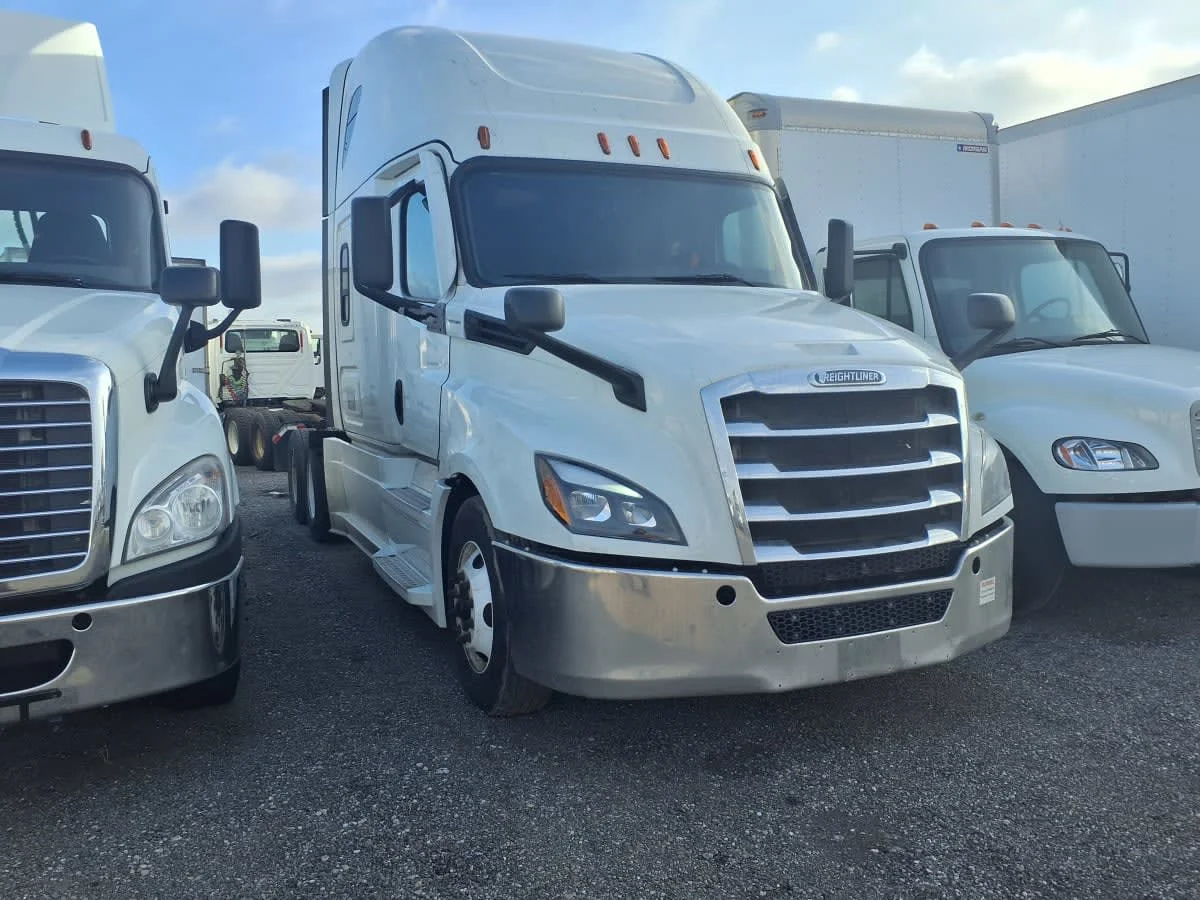 2021 Freightliner Cascadia in Taylor, MI — photo 3