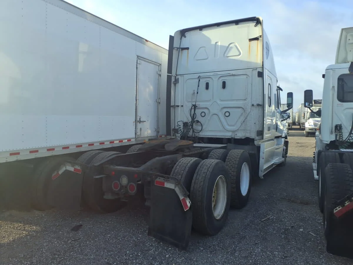 2021 Freightliner Cascadia in Taylor, MI — photo 4