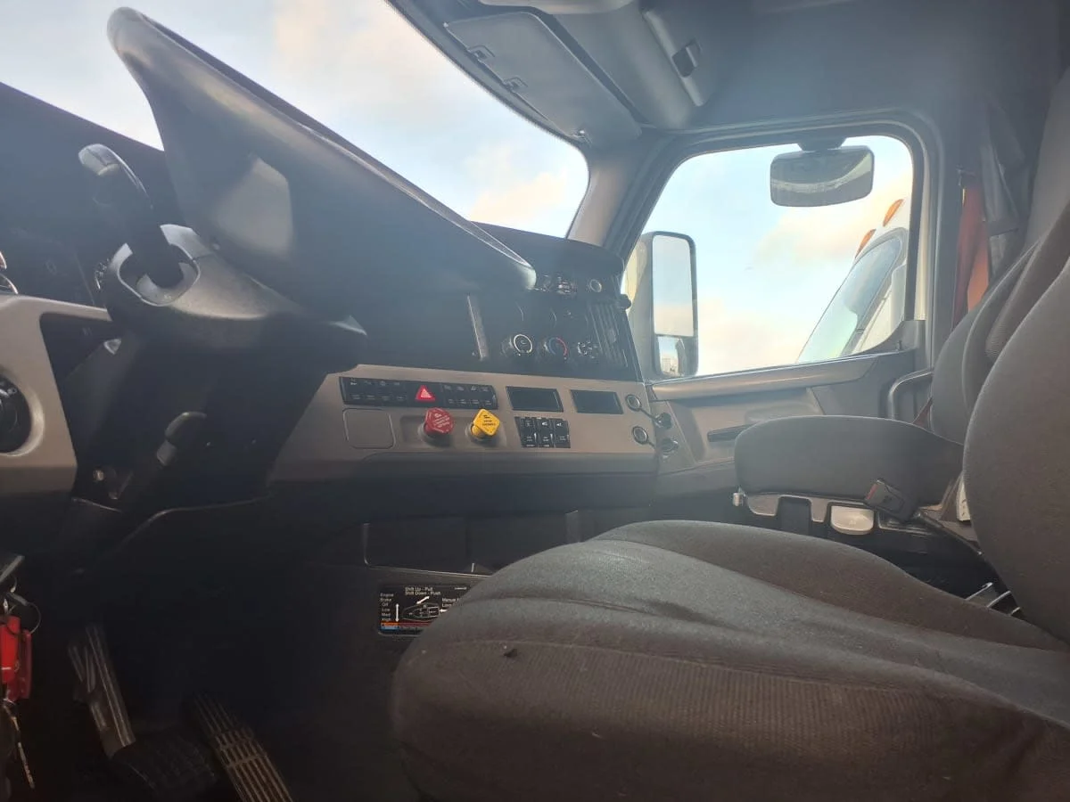 2021 Freightliner Cascadia in Taylor, MI — photo 7