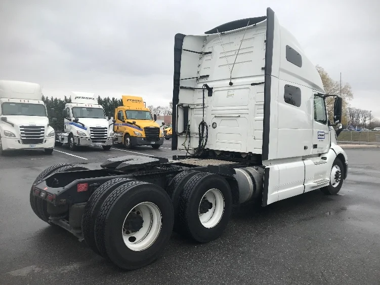2023 Volvo VNL 760 in Hagerstown, MD — photo 7