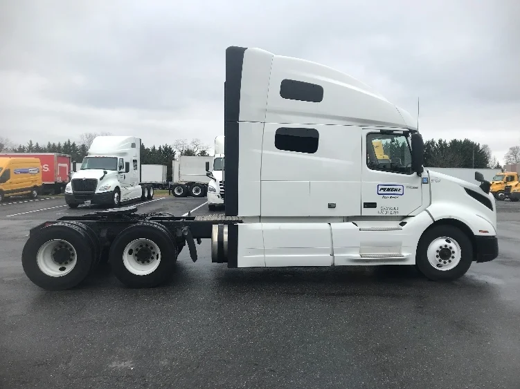 2023 Volvo VNL 760 in Hagerstown, MD — photo 8