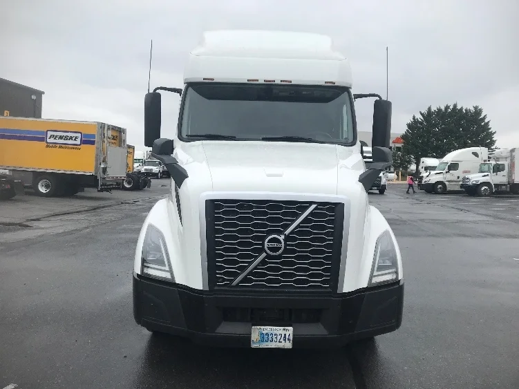 2023 Volvo VNL 760 in Hagerstown, MD — photo 2