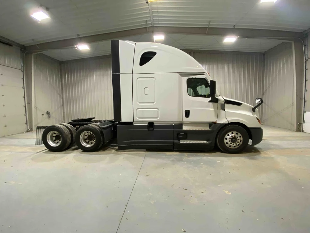 2024 Freightliner Cascadia in Sioux Falls, SD — photo 4