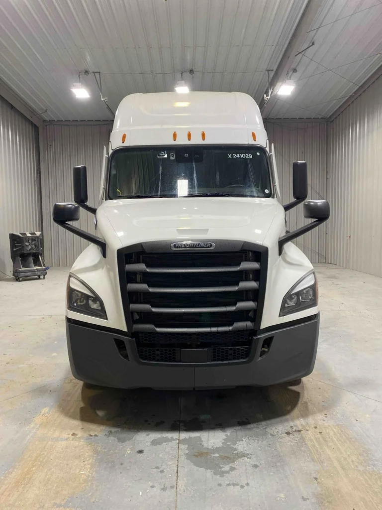 2024 Freightliner Cascadia in Sioux Falls, SD — photo 3