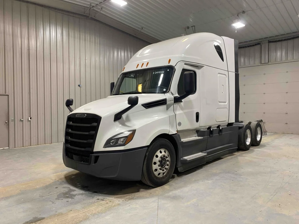2024 Freightliner Cascadia in Sioux Falls, SD — photo 2