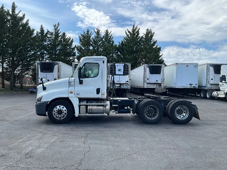 2019 Freightliner Cascadia in Capitol Heights, MD — photo 4