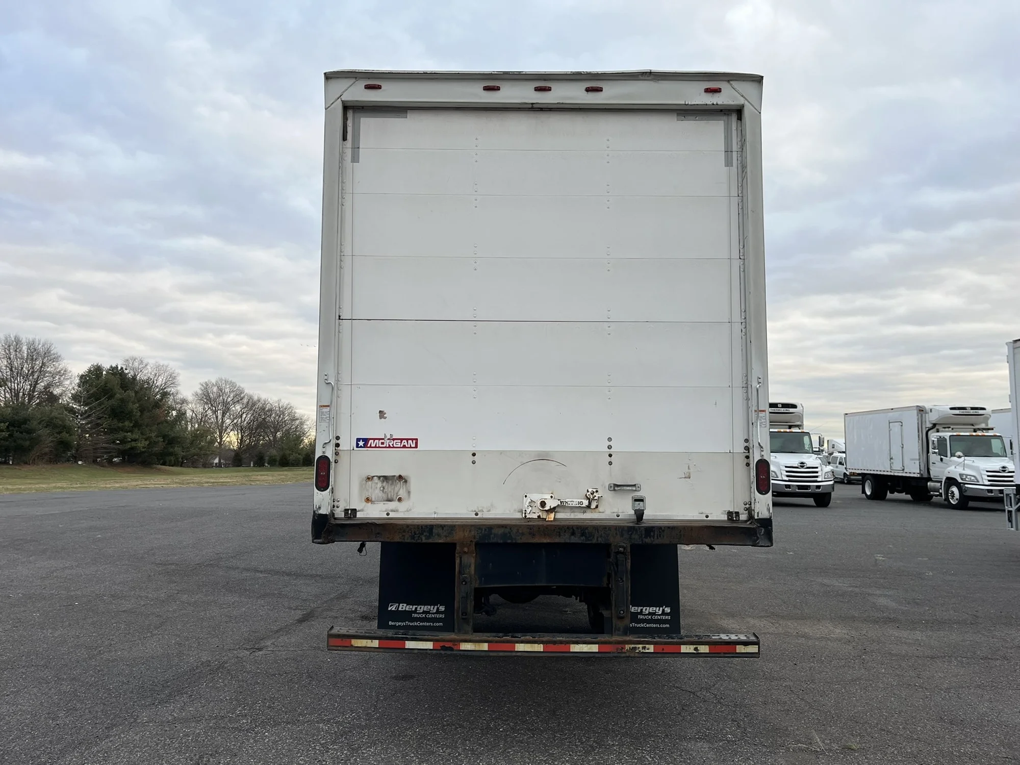 2020 Hino 268 - image 5