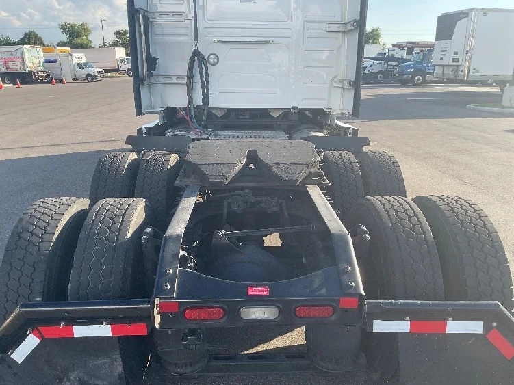 2022 Volvo VNL 760 - image 6