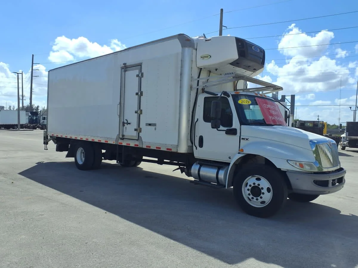 2019 International MV - image 3