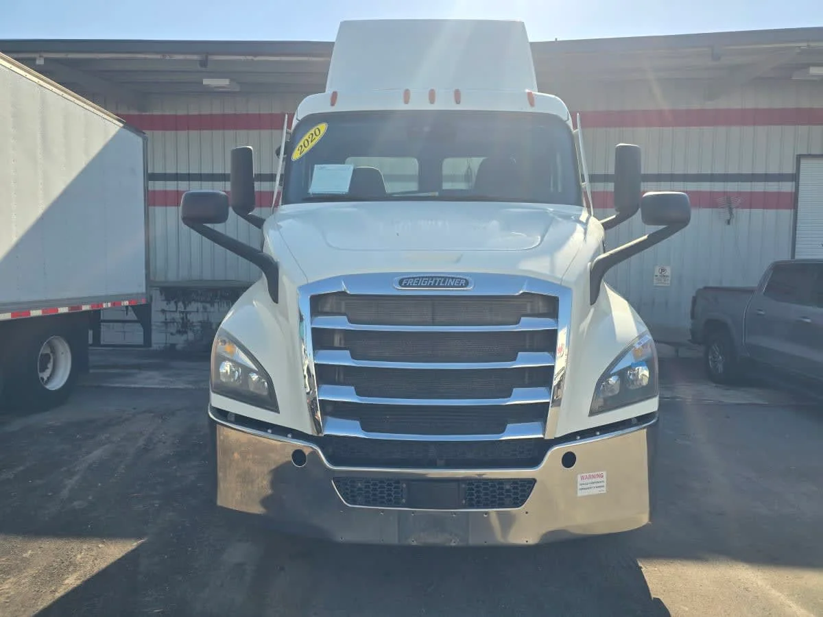 2020 Freightliner Cascadia - image 2