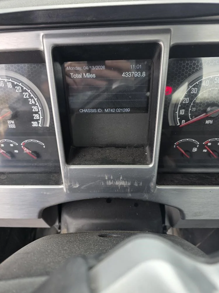 2021 Mack Anthem — photo 6