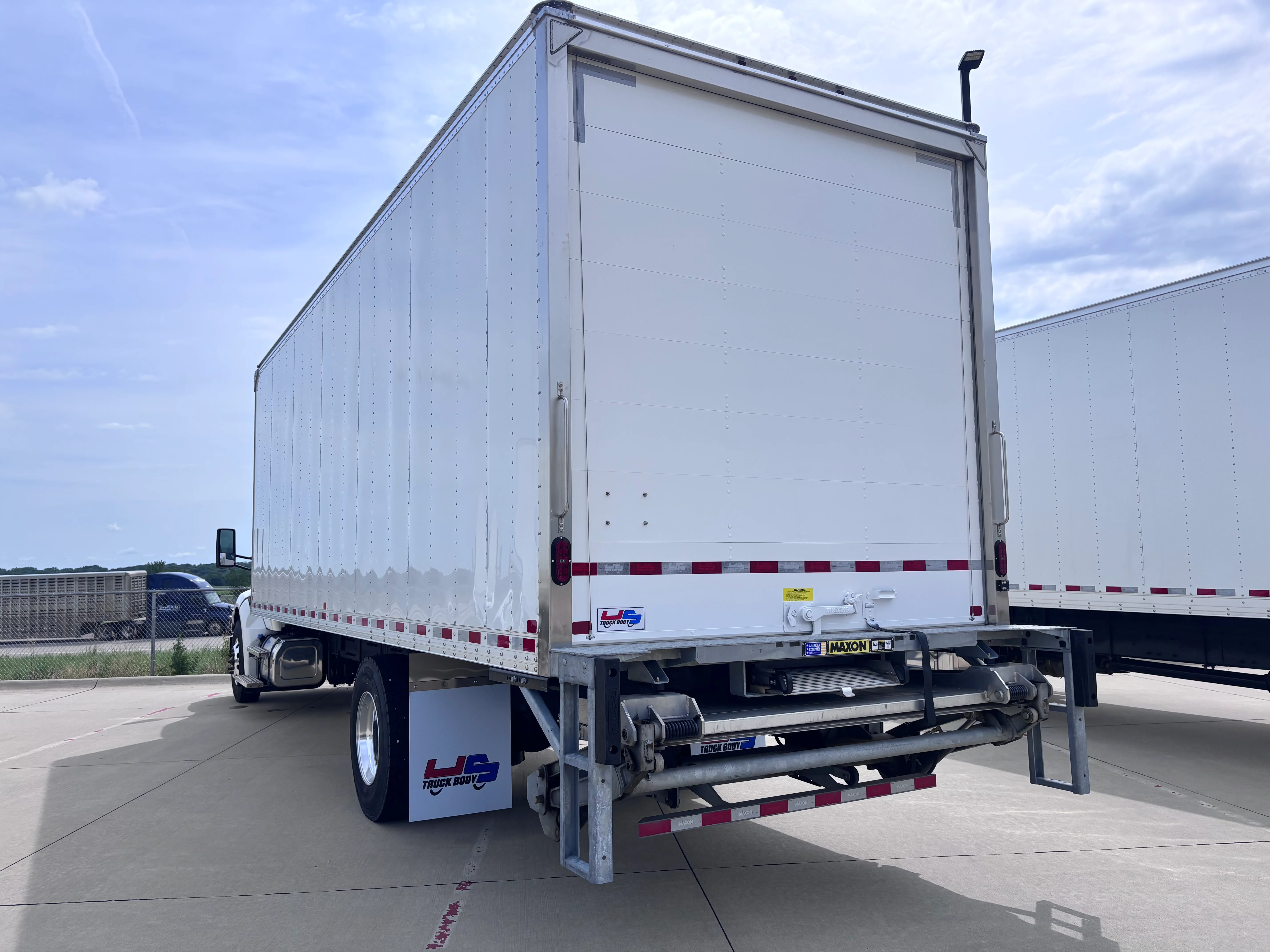 2025 Peterbilt 536 in Des Moines, IA — photo 3