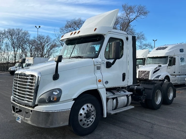2019 Freightliner Cascadia in La Porte, IN — photo 3