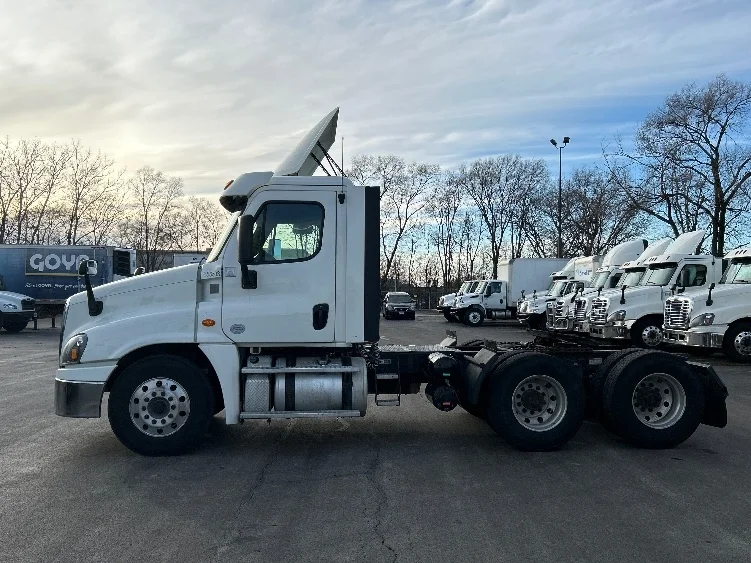 2019 Freightliner Cascadia in La Porte, IN — photo 4