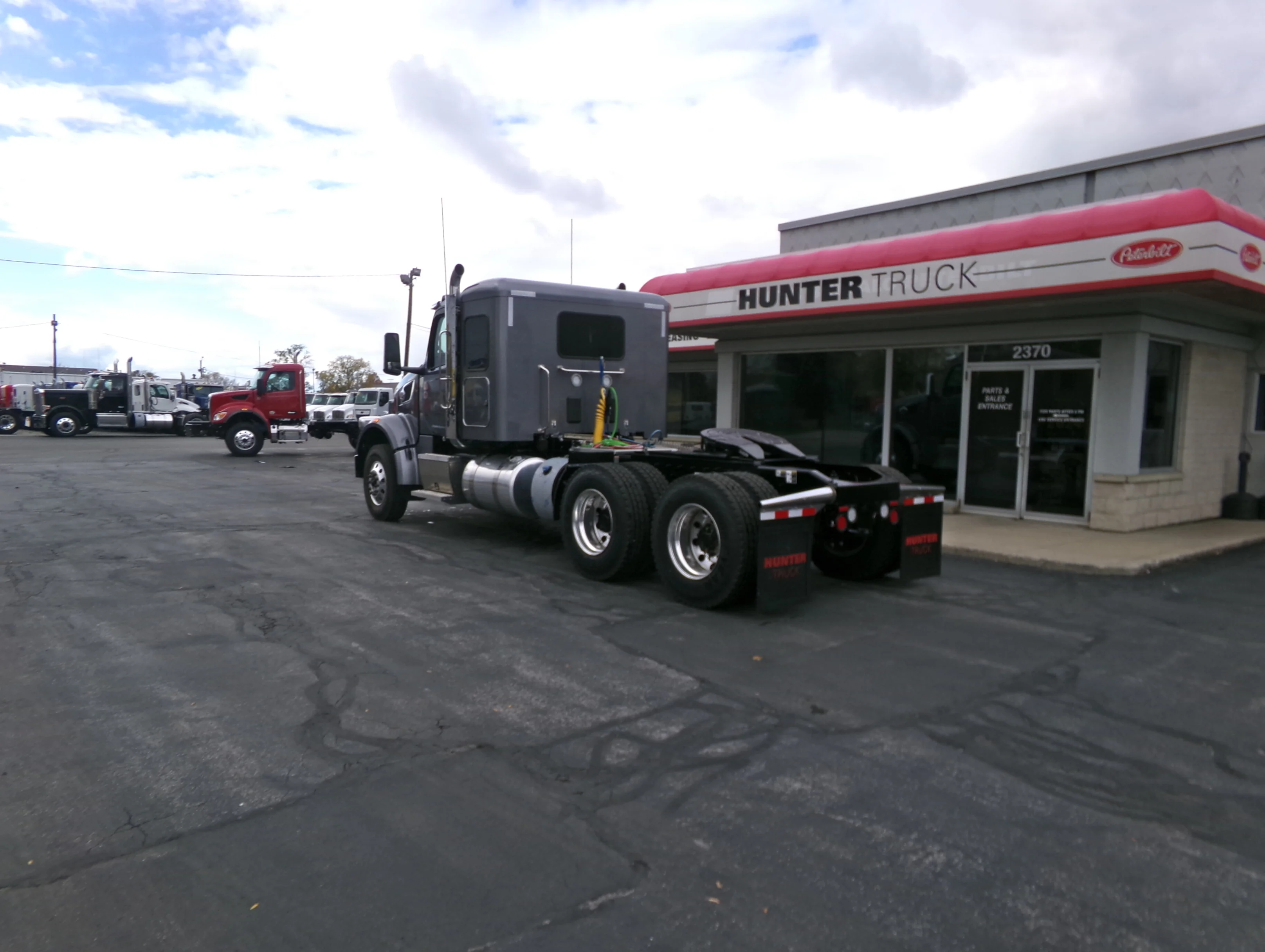 2025 Peterbilt 567 - image 4