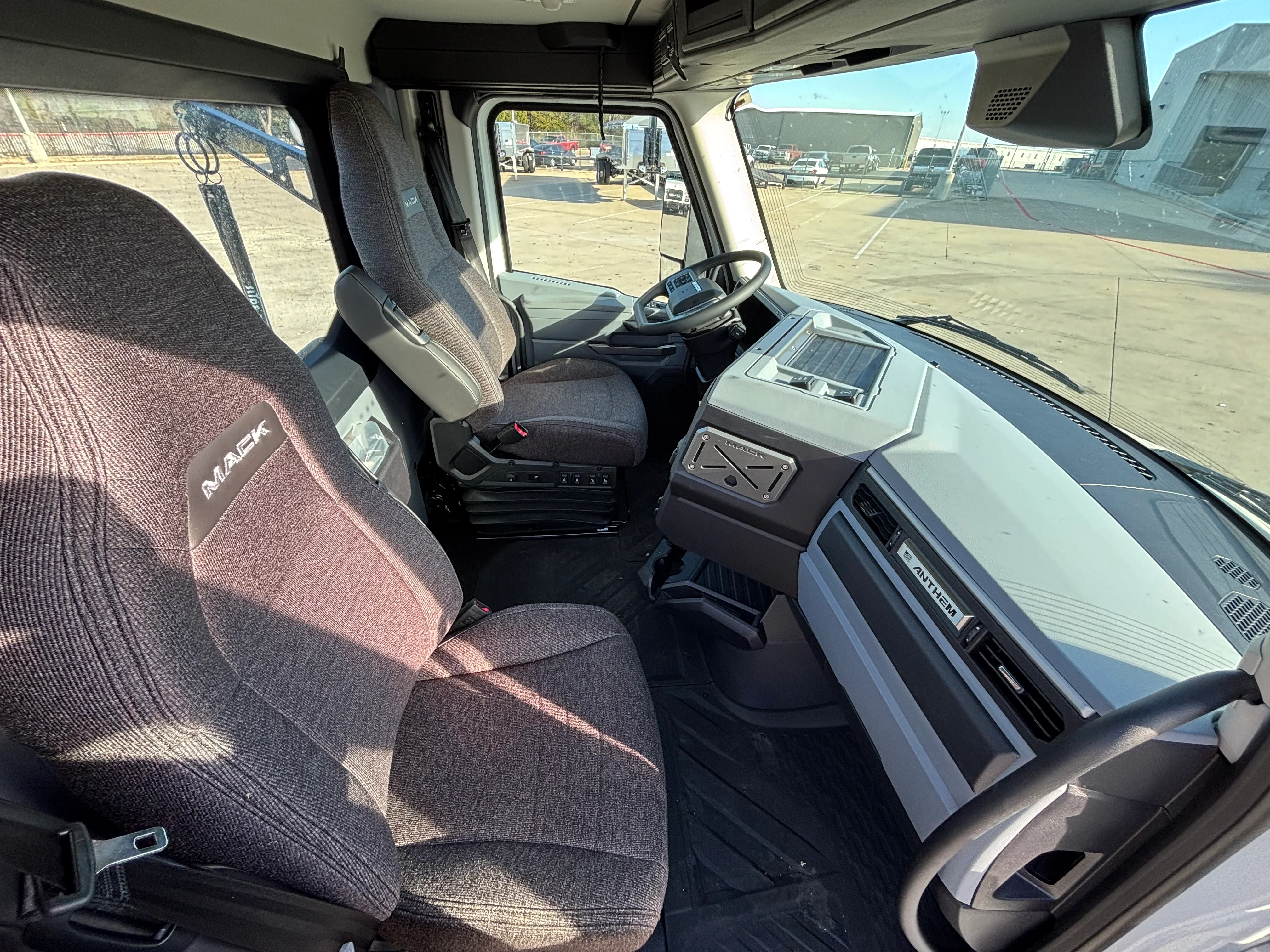 2027 Mack Anthem in TX — photo 11