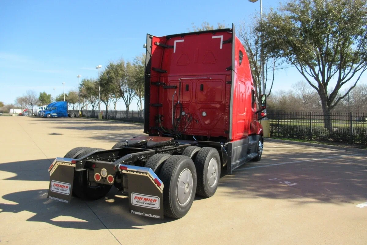 2023 Freightliner Cascadia - image 4