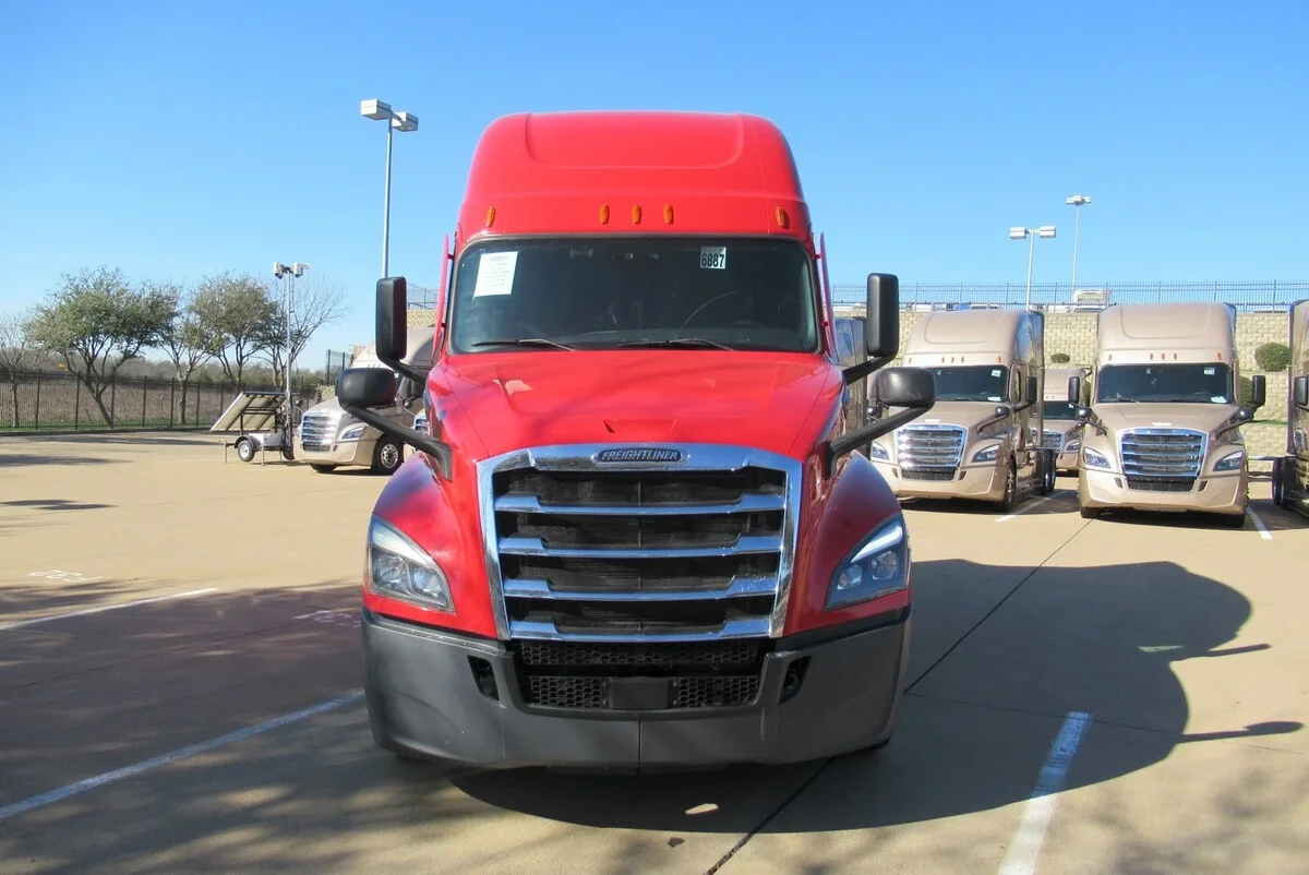 2023 Freightliner Cascadia - image 7