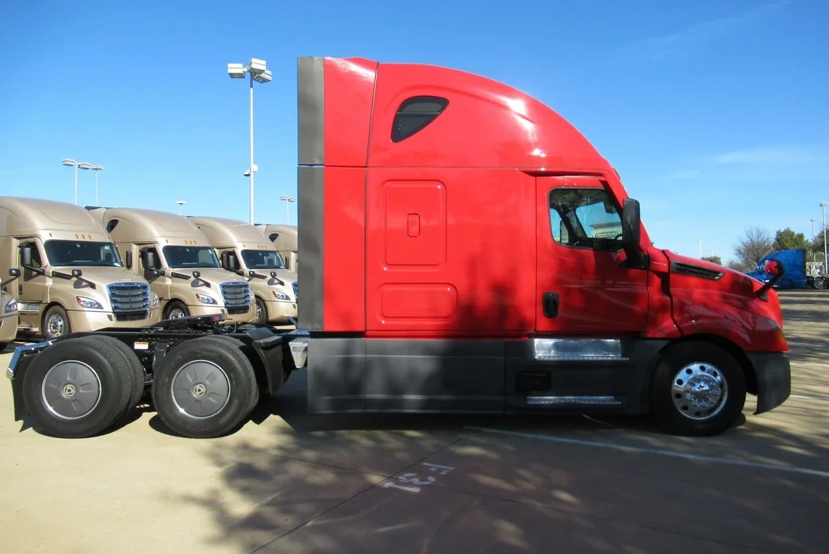 2023 Freightliner Cascadia - image 5