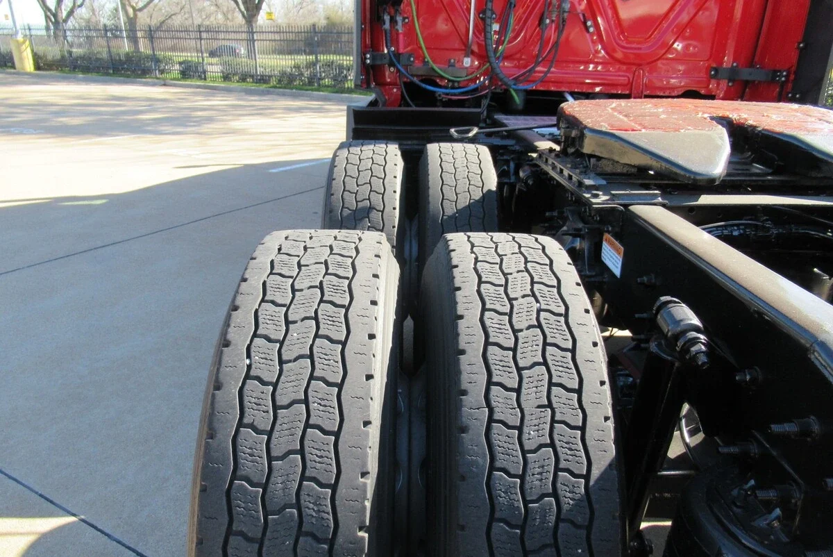 2023 Freightliner Cascadia - image 12