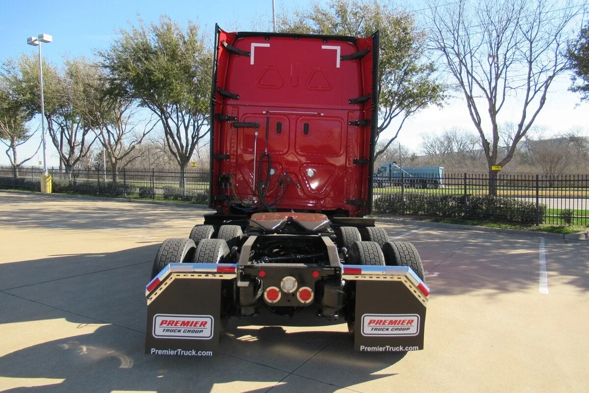 2023 Freightliner Cascadia - image 8