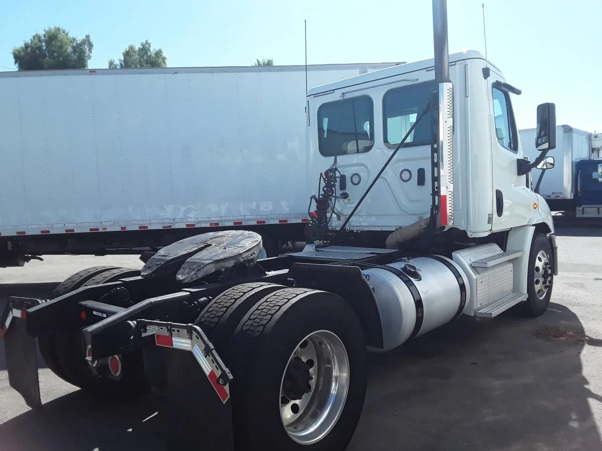 2018 Freightliner Cascadia - image 4