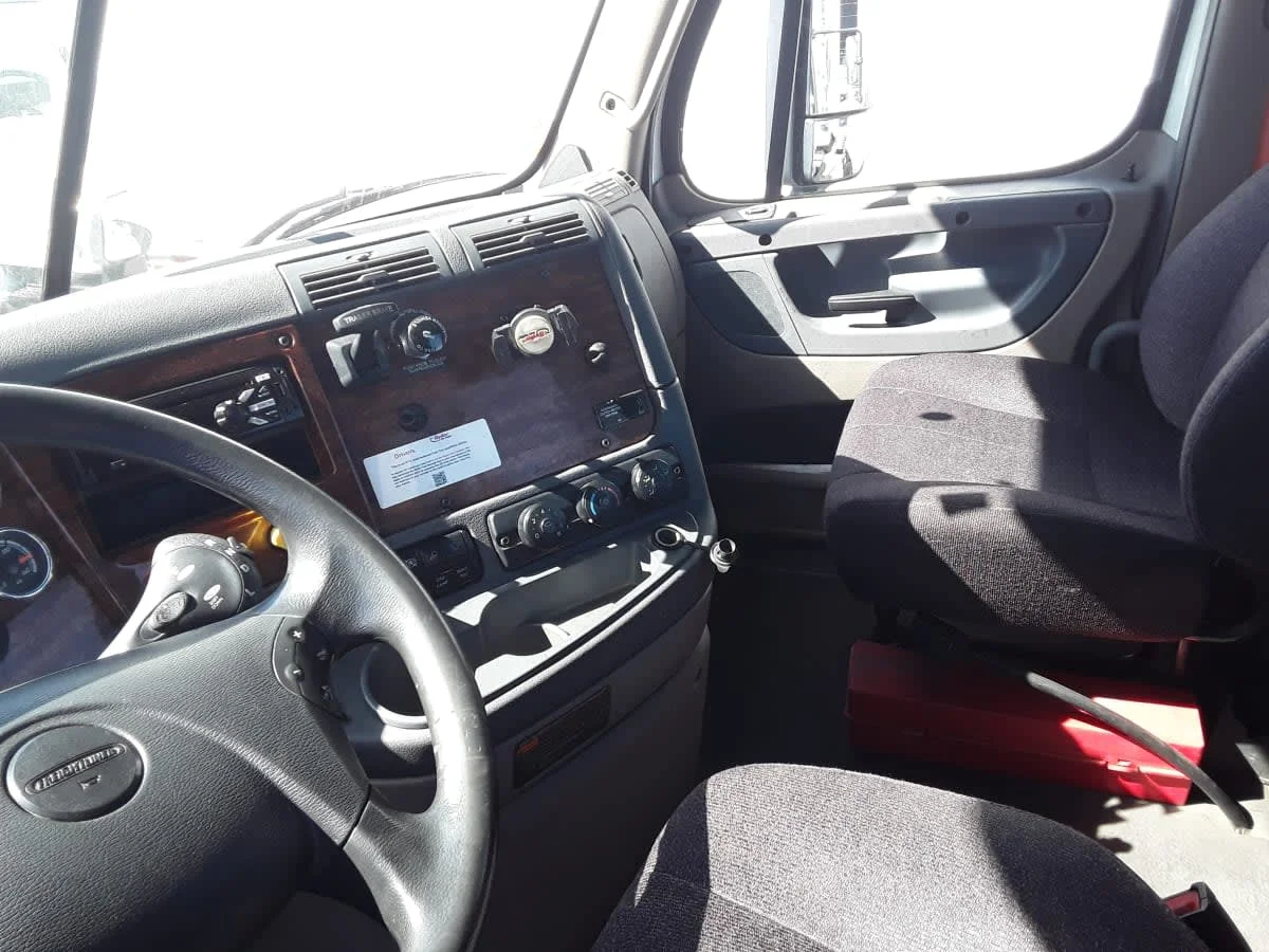 2018 Freightliner Cascadia - image 7