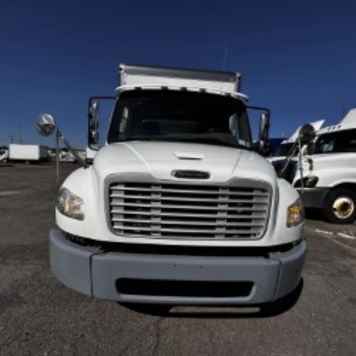 2019 Freightliner M2 106 - image 2