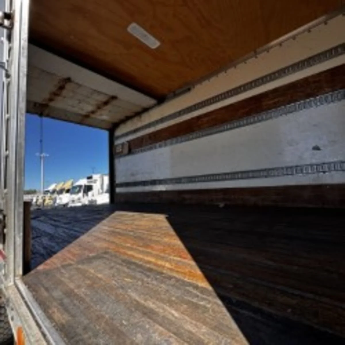 2019 Freightliner M2 106 - image 11