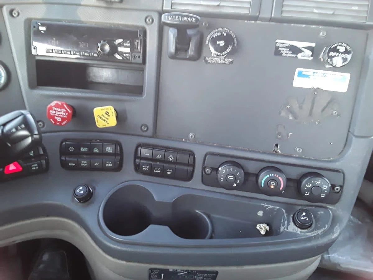 2020 Freightliner Cascadia - image 10