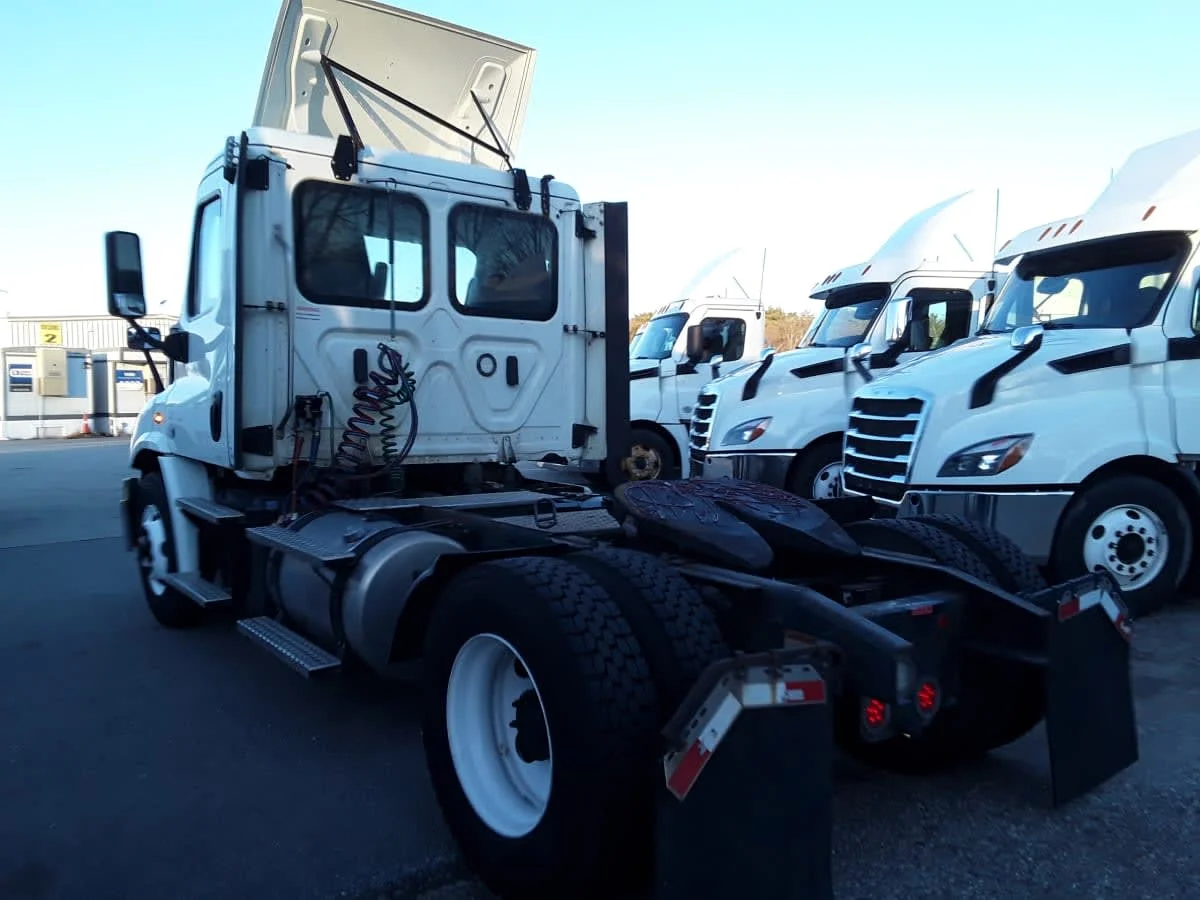 2020 Freightliner Cascadia - image 6